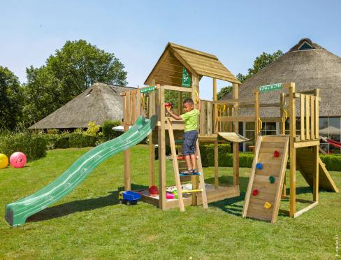 Jungle Cubby | Spielturm aus Holz mit Rutsche & Wackelbrücke
